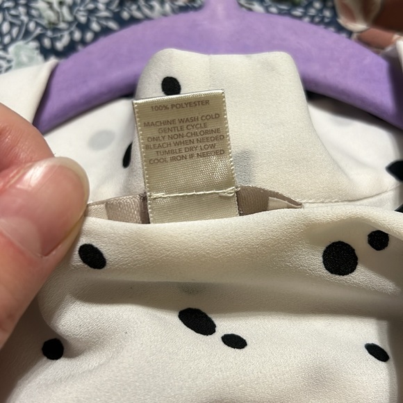 Ivory and black LOFT women’s size M blouse - Picture 3 of 4